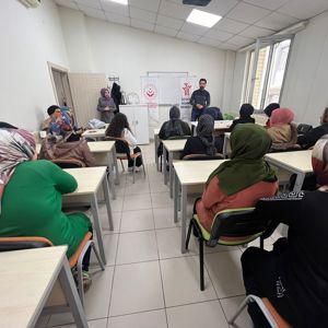 Pınarbaşı Aile Destek Merkezi Kursiyerlerine Finansal Okuryazarlık Eğitimi  - fotoğraf 1