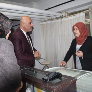 İl Müdürümüz Abdulbari AKSOY, SS Bingöl AG Kadın Girişimi Üretim ve İşletme Kooperatifi ile SS Genç Üreten Eller Kadın Girişimi ve İşletme Kooperatifinin ziyaret ederek yapılan çalışmaları yerinde inceledi. - fotoğraf 1