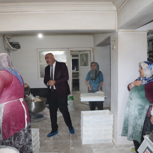 İl Müdürümüz Abdulbari AKSOY, SS Bingöl AG Kadın Girişimi Üretim ve İşletme Kooperatifi ile SS Genç Üreten Eller Kadın Girişimi ve İşletme Kooperatifinin ziyaret ederek yapılan çalışmaları yerinde inceledi. - fotoğraf 3
