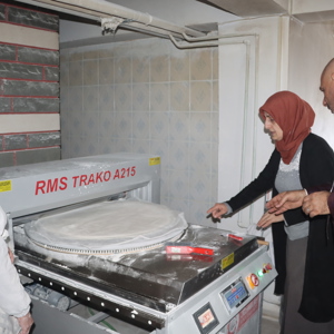İl Müdürümüz Abdulbari AKSOY, SS Bingöl AG Kadın Girişimi Üretim ve İşletme Kooperatifi ile SS Genç Üreten Eller Kadın Girişimi ve İşletme Kooperatifinin ziyaret ederek yapılan çalışmaları yerinde inceledi. - fotoğraf 8