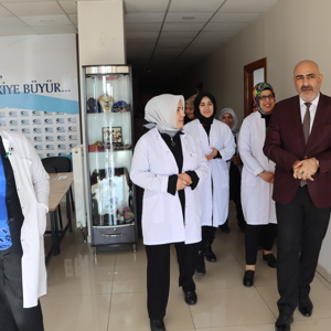 İl Müdürümüz Abdulbari AKSOY, SS Bingöl AG Kadın Girişimi Üretim ve İşletme Kooperatifi ile SS Genç Üreten Eller Kadın Girişimi ve İşletme Kooperatifinin ziyaret ederek yapılan çalışmaları yerinde inceledi. - fotoğraf 16