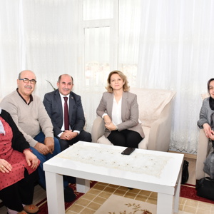 Koruyucu Ailelerimizi Sayın Valimizin Eşi Ebru ŞAHİN Hanımefendinin katılımıyla ziyaret ettik. - fotoğraf 3