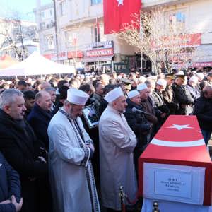 Pençe-Kilit Harekâtı'nda vatan uğruna şehit düşen Piyade Uzman Çavuş Ahmet Köroğlu, Görele ilçesine bağlı Çatakkırı köyünde düzenlenen törenle toprağa verildi. - fotoğraf 4