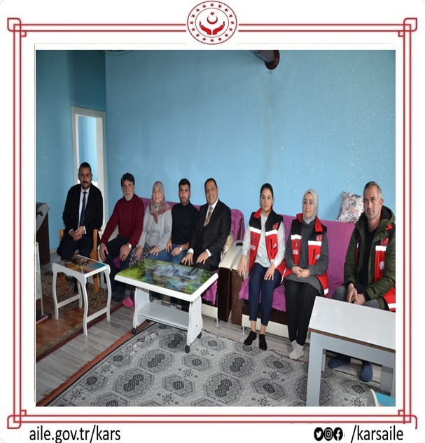 İl Müdürümüz Mustafa TOSUNOĞLU Pençe-Kilit Operasyon Bölgesinde BTÖ tarafından sızma girişimi esnasında çıkan çatışmada yararlanan . Uzm. Çvş. Erhan KANBAY'ı ziyaret etti.