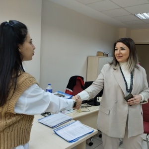 İl Müdürümüz Sayın Çiğdem AÇIKYILDIZ KAZEL ,Merkez Sosyal Hizmet Merkezinde görev yapan personellerimizle görüşerek yürütülen çalışmalar hakkında bilgi aldılar. - fotoğraf 2