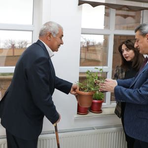  Valimiz  Sayın Erol Karaömeroğlu'ndan Engelsiz Yaşam Bakım Rehabilitasyon ve Aile Danışma Merkezimize Ziyaret. - fotoğraf 7