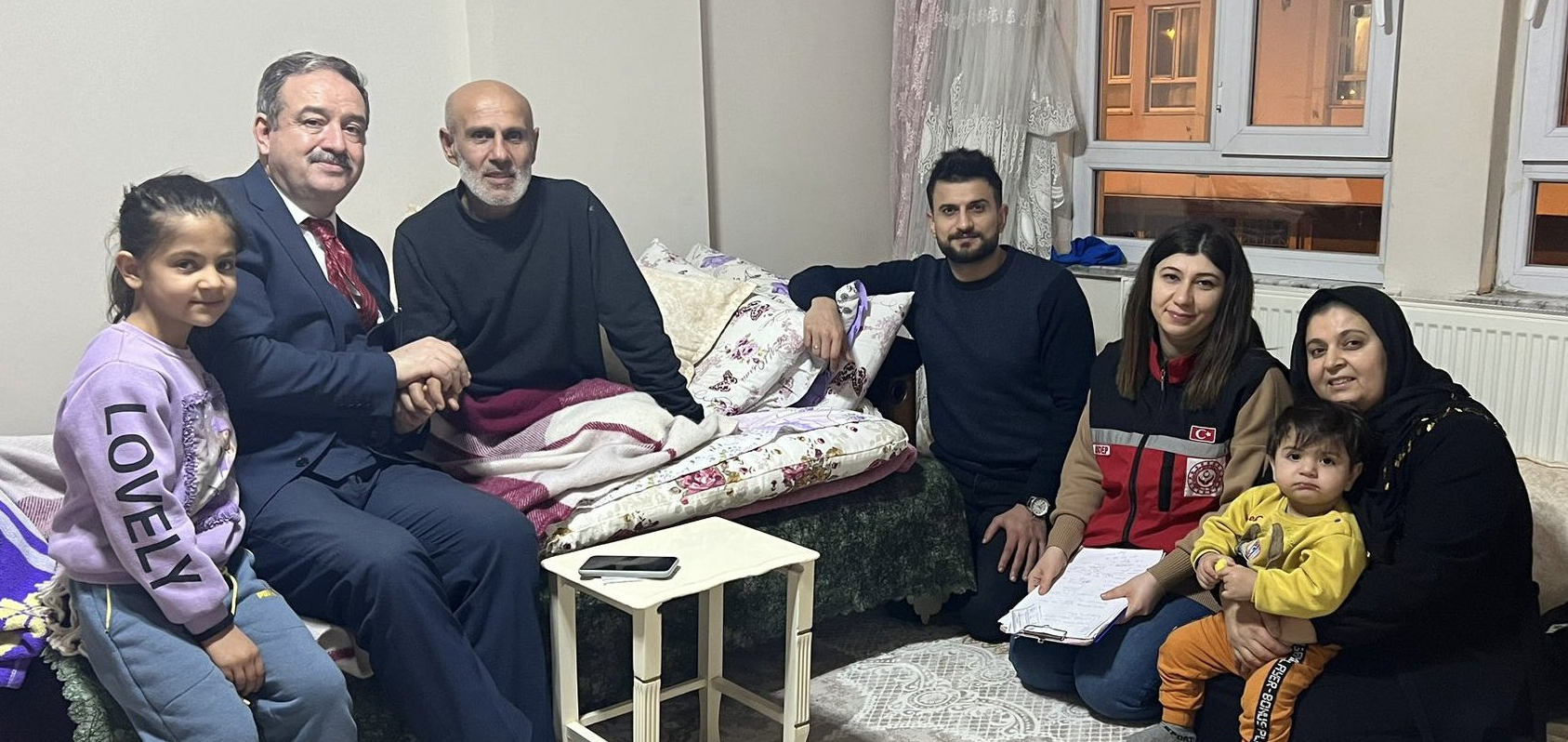 İl Müdürümüz Mehmet Zeki Eryarsoy ve Kuruluş Müdür Yardımcımız Veysel Yaşar kaza geçiren Cengiz Yıldız’a geçmiş olsun ziyaretinde bulundu.