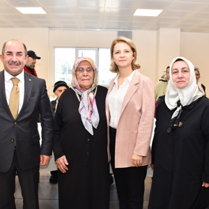 Sayın Valimizin Eşi Ebru ŞAHİN Hanımefendinin katılımıyla Huzurevi Sakinlerimizle Kahvaltı Programında bir araya geldik. - fotoğraf 7