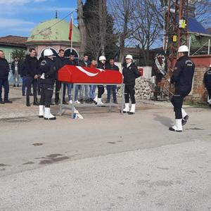 Çan ilçemizin Büyükpaşa köyüne kayıtlı Şehit Cahit KOÇAN’ın kardeşi Çanakkale Emniyet Müdürlüğü personeli Erkan KOÇAN, bir süredir tedavi gördüğü hastanede yaşama veda etti. - fotoğraf 2