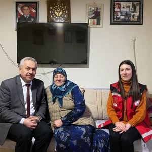 Şehitlerimizin Ailelerine Anlamlı Ziyaret  - fotoğraf 2