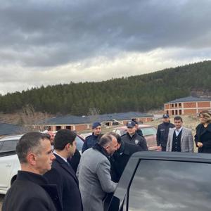 Valimiz Sn. M. Fırat Taşolar, Eldivan ilçesinde yapımı devam eden Engelsiz Yaşam Merkezimizin inşaatında incelemelerde bulundular. - fotoğraf 11