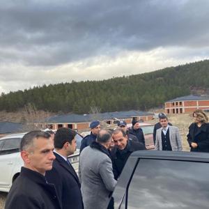 Valimiz Sn. M. Fırat Taşolar, Eldivan ilçesinde yapımı devam eden Engelsiz Yaşam Merkezimizin inşaatında incelemelerde bulundular. - fotoğraf 1