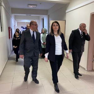 İl Müdürümüz Sayın Çiğdem AÇIKYILDIZ KAZEL ,Engelsiz Yaşam Bakım Rehabilitasyon ve Danışma Merkezimizde görev yapan personellerimiz ile görüşerek yürütülen çalışmalar hakkında bilgi aldı. - fotoğraf 3