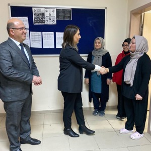 İl Müdürümüz Sayın Çiğdem AÇIKYILDIZ KAZEL ,Engelsiz Yaşam Bakım Rehabilitasyon ve Danışma Merkezimizde görev yapan personellerimiz ile görüşerek yürütülen çalışmalar hakkında bilgi aldı. - fotoğraf 4