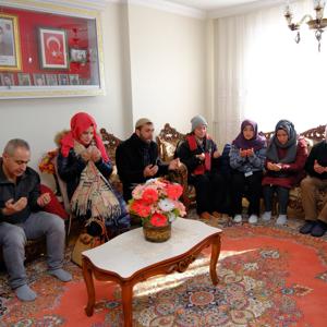 81 İlden Gelen 100 Öğrencimiz ve Şehit Yakını Ailelerimizle Karskapı Şehitliğinde  Buluştuk - fotoğraf 5