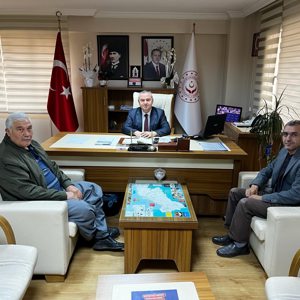 İl Müdürümüz Naci YILMAZ’ı, Kahraman Şehidimiz Mehmet GÜÇLÜ’nün babası Ramazan GÜÇLÜ ziyaret etti.  - fotoğraf 1
