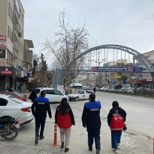 #MutSHM Mobil Ekiplerimizce, ilçenin işlek noktalarında ‘’#ÇocukHakları ve #Çocukİşçiliği’’ ile ilgili rehberlik yapılarak broşür dağıtımı gerçekleştirildi. - fotoğraf 1