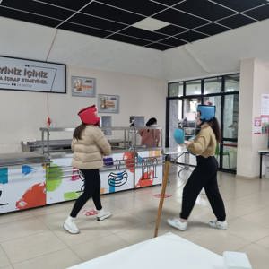 Çeşitli sosyal oyunlar, farklı deneyimler, sınırsız eğlence, bol aktivitelerle dolu doğa kampımız bugün başladı.  📍Silifke 23 Nisan Gençlik Kampı - fotoğraf 2