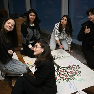 2024 Yılı I. Çocuk Danışma Kurulu toplantısı   Bakan Yardımcımız Sayın Leman YENİGÜN, UNICEF Türkiye Temsilcisi Paolo Marchi ve Çocuk Hizmetleri Genel Müdürümüz Sayın Ayşegül Yıldırım KARA ve Danışma Kurulu Üyesi çocukların katılımı ile İstanbul Rami Kütüphanesi’nde gerçekleştirildi. Toplantıya Çorum ÇHK Temsilcilerimiz Göksu BÖREKÇİ ve Arda ESTELİK’te kurul üyesi olarak katılım sağladı. - fotoğraf 2
