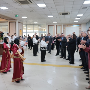 Aile ve Sosyal Hizmetler Bakanımız Göktaş, Gazze İçin Hazırlanan Kartpostalları Öğrencilerle BM'ye Gönderdi - fotoğraf 6