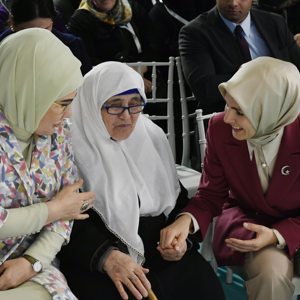 Emine Erdoğan Hanımefendi ve Bakanımız Mahinur Özdemir Göktaş "Büyüklerimiz Değerlerimiz Projesi" Açılışına Katıldı - fotoğraf 1