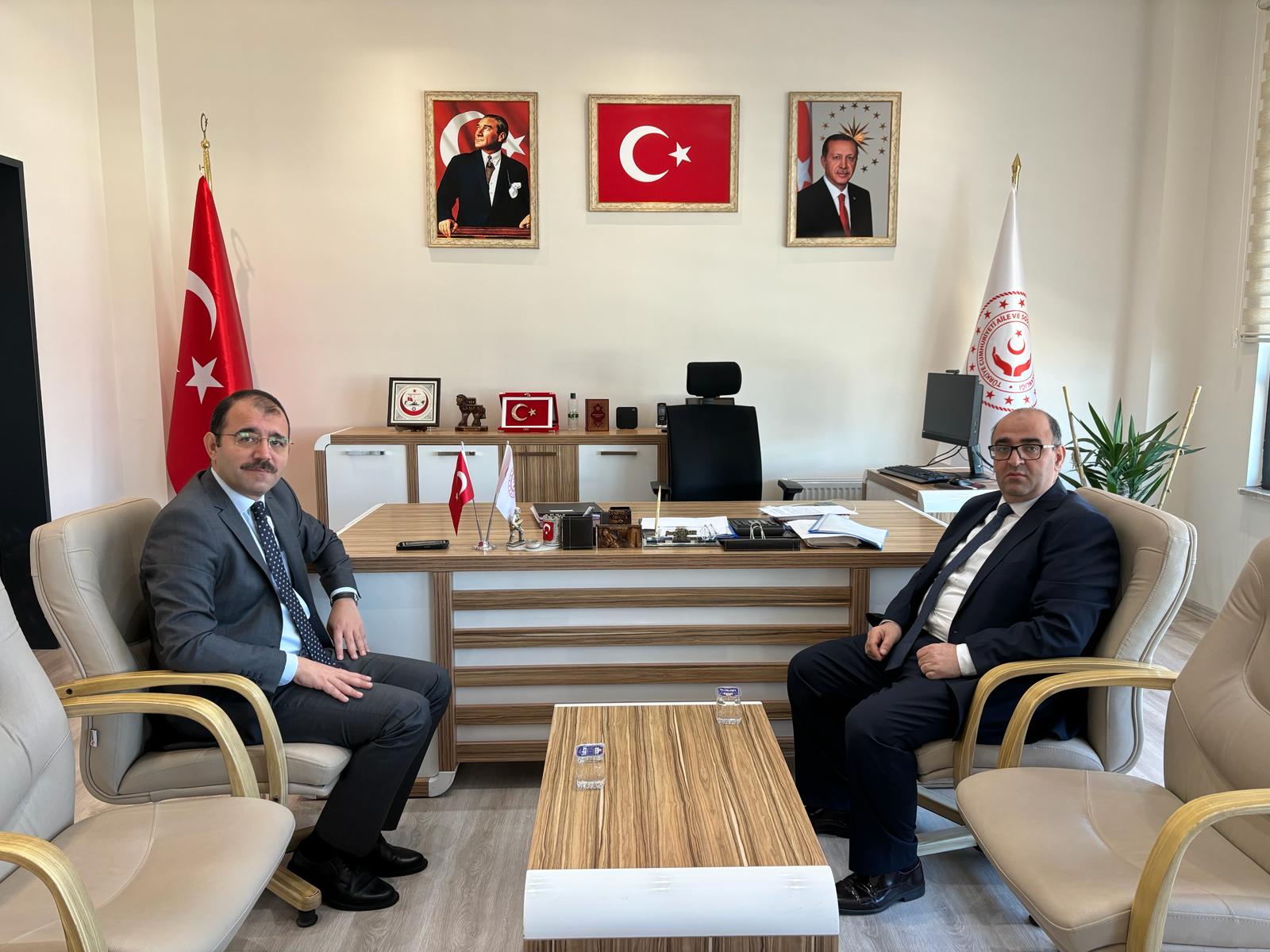 Biga Kaymakamı Sayın Erdinç DOLU, İl Müdürümüz Şuayip ÜNER’e iade-i ziyarette bulundu