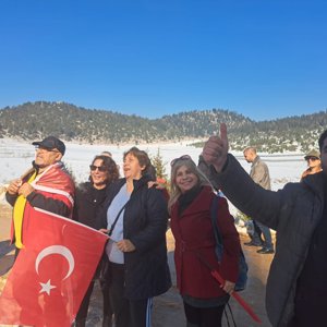 Beyazların içerisinde adeta çocuklar gibi şendik❄️😊  #MersinGündüzlüBakımveAktifYaşamMerkezi'mizdeki elleri öpülesi büyüklerimiz, yetişkinlerimiz ve personellerimiz bugün Toroslar kar gezisindeydi. - fotoğraf 2