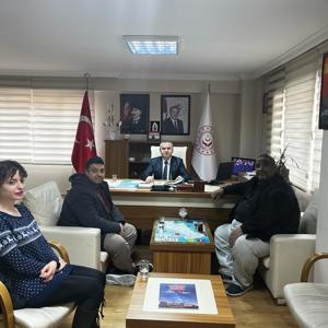 Mersin Romenler Federasyon Başkanı Ali Daylam ve dernek yönetimi, İl Müdürümüz Naci YILMAZ'ı ziyaret etti. - fotoğraf 1