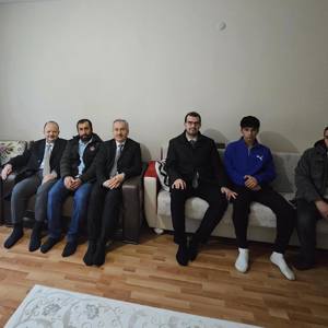 Valimiz Meftun Dallı Depremzede Ailemizi Ziyaret Etti - fotoğraf 1