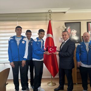 Özelsporcular Atletizm Milli Takımı seçmelerine hazırlanan #NihatSözmenRehabilitasyonBakımveAileDanışmaMerkezi'mizdeki özel bireylerimiz #MilliTakım seçmeleri öncesinde İl Müdürümüz Naci YILMAZ'ı ziyaret ederek hazırlıklar hakkında bilgi verdi. - fotoğraf 2