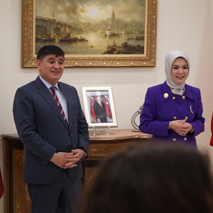 Bakanımız Mahinur Özdemir Göktaş Katar’da Milli Yüzücülerle ve Filistinli Gazeteci Dahduh ile Bir Araya Geldi - fotoğraf 2