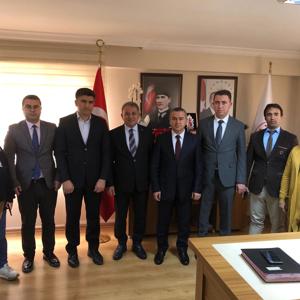 Türkiye Kamu Sen Başkan V.  Ümit TURHAN, sendika yönetimi ve üyeleri, İl Müdürümüz Naci YILMAZ'ı ziyaret etti. - fotoğraf 1