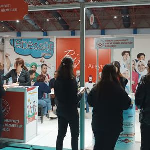 #DevletTeşvikleriTanıtımGünleri kapsamında CNREXPO'da Bakanlığımızın Sosyal Hizmet Modellerini tanıtım standında ilk günümüzü İl Müdürümüz Naci YILMAZ katılımıyla ve tüm birimlerimizle tamamladık.  - fotoğraf 3