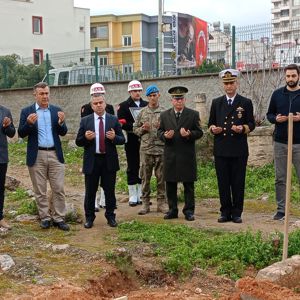 İl Müdürümüz Naci YILMAZ, Kıbrıs Gazimiz Refik ÖĞÜT'ün Muğdat Camiinde yapılan cenaze törenine katıldı.  Gazimize Allah'tan rahmet, yakınlarına sabır diliyoruz. - fotoğraf 1