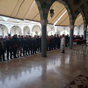 İl Müdürümüz Naci YILMAZ, Kıbrıs Gazimiz Refik ÖĞÜT'ün Muğdat Camiinde yapılan cenaze törenine katıldı.  Gazimize Allah'tan rahmet, yakınlarına sabır diliyoruz. - fotoğraf 2