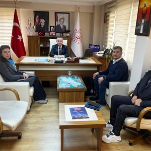 Sosyal Gelişim ve Dayanışma Derneği (SGDD) Mersin  Temsilciliği'nden Nevin UZER ve dernek üyeleri, İl Müdürümüz Naci YILMAZ'ı ziyaret etti. - fotoğraf 1