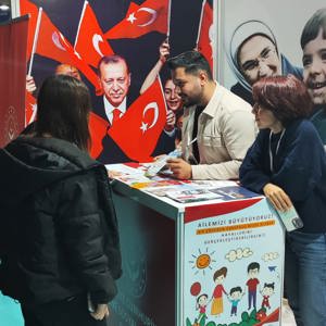 #DevletTeşvikleriTanıtımGünleri kapsamında CNREXPO'da Bakanlığımızın Sosyal Hizmet Modellerini tanıttığımız standımız, kadınlarımızın yaptığı el emeği ürünler ve tablolar ile birlikte 2. gününde tüm birimlerimizle devam ediyor. - fotoğraf 1