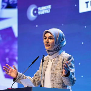 Emine Erdoğan Hanımefendi ve Bakanımız Göktaş "Yüzyılın Kadın İstihdamı 'İş-Pozitif' Tanıtım Programı"nda Kadın Girişimcilerle Buluştu - fotoğraf 3