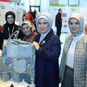 Emine Erdoğan Hanımefendi ve Bakanımız Göktaş "Yüzyılın Kadın İstihdamı 'İş-Pozitif' Tanıtım Programı"nda Kadın Girişimcilerle Buluştu - fotoğraf 1