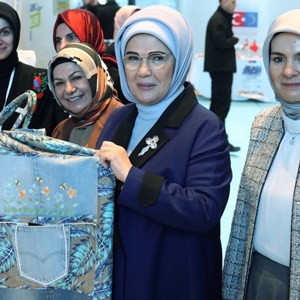 Emine Erdoğan Hanımefendi ve Bakanımız Göktaş "Yüzyılın Kadın İstihdamı 'İş-Pozitif' Tanıtım Programı"nda Kadın Girişimcilerle Buluştu - fotoğraf 1