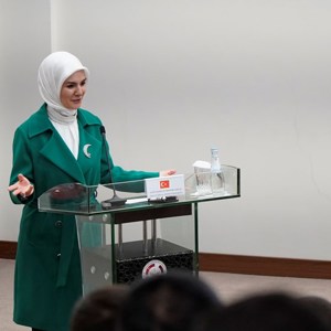Aile ve Sosyal Hizmetler Bakanımız Mahinur Özdemir Göktaş, pilot olarak deprem bölgesinden başlanacak Aile ve Gençlik Fonu için başvuruların 15 Şubat’tan itibaren alınacak dedi. - fotoğraf 1