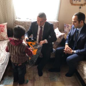 İl Müdürümüz Naci YILMAZ, #KoruyucuAile birimimizle birlikte Koruyucu ailemizi ve çocuklarımızı ziyarette bulundu.   Mutlu, güvenli ve sevgi dolu bir yuva her çocuğun hakkı.  - fotoğraf 3