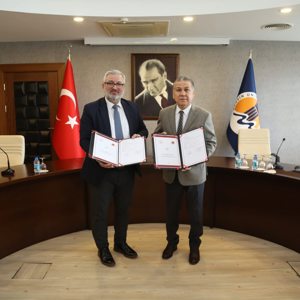 Yaşlılıkta bilgi, beceri ve yeteneklerin korunmasını sağlamak amacıyla kurulan Tazelenme Üniversitesi; Bakanlığımız EYHGM ile Mersin Üniversitesi arasında imzalanan "60+ Tazelenme Üniversitesi Projesi" iş birliği  protokolü hayata geçiyor. - fotoğraf 3