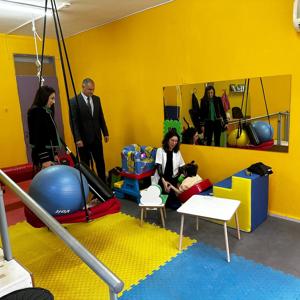 Nihat Sözmen Bakım Rehabilitasyon ve Aile Danışma Merkezimizi Vali Yardımcımız Ahmet ÇIRAKOĞLU'nun eşi Meliha Didem ÇIRAKOĞLU hanımefendi ziyaret ederek kuruluşumuzda yürütülen faaliyet ve rehabilitasyon çalışmalarımızı yakından inceledi. - fotoğraf 1