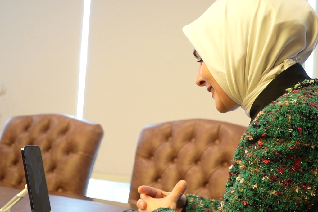 Bakanımız Mahinur Özdemir Göktaş'tan Sürpriz Aile ve Gençlik Fonu Telefonu