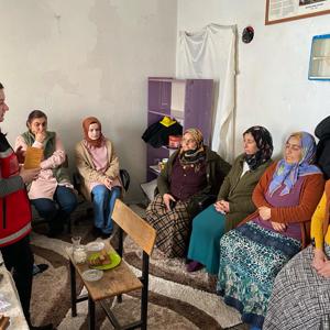 Kadına Yönelik Şiddetle Mücadele ve Erken Yaşta ve Zorla Evliliklerle Mücadele İl Eylem Planları kapsamında  Susuz ve Arpaçay İlçelerimizde toplamda 13 kurs ziyaret edilerek bilgilendirme gerçekleştirilmiştir. - fotoğraf 3