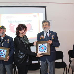 VATAN VE KAHRAMANLIK BULUŞMALARI SELAHATTİN İNAL GÜZEL SANATLAR LİSESİ ÖĞRENCİLERİ İLE GERÇEKLEŞTİRİLDİ - fotoğraf 5