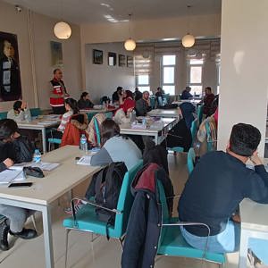 Kadına Yönelik Şiddetle Mücadele çalışmaları kapsamında sivil vatandaşlara yönelik bilgilendirmeler her alanda devam ediyor. - fotoğraf 2