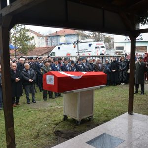 Kıbrıs Gazimiz Mustafa Çeven Ebediyete Uğurlandı - fotoğraf 1