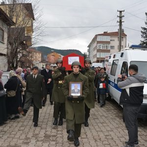 Kıbrıs Gazimiz Mustafa Çeven Ebediyete Uğurlandı - fotoğraf 3